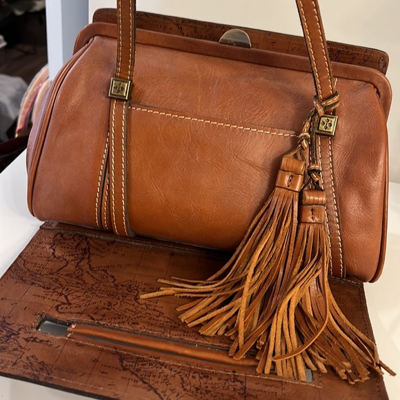 PATRICIA NASH Genuinely Leather Reversible Satchel Handbag - Picture 12 of 14